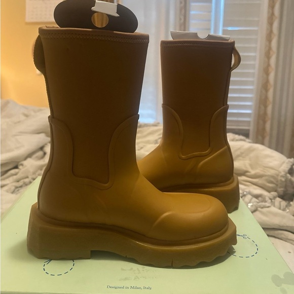 OFF WHITE - Virgil Abloh -  Rain Boots with Pink & Red Accents - Size 6 - Picture 2 of 5